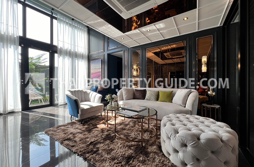 House with Private Pool in Srinakarin 